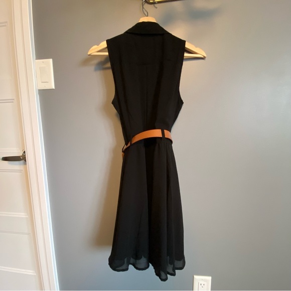 Super cute back dress with belt at the waist - Picture 2 of 3